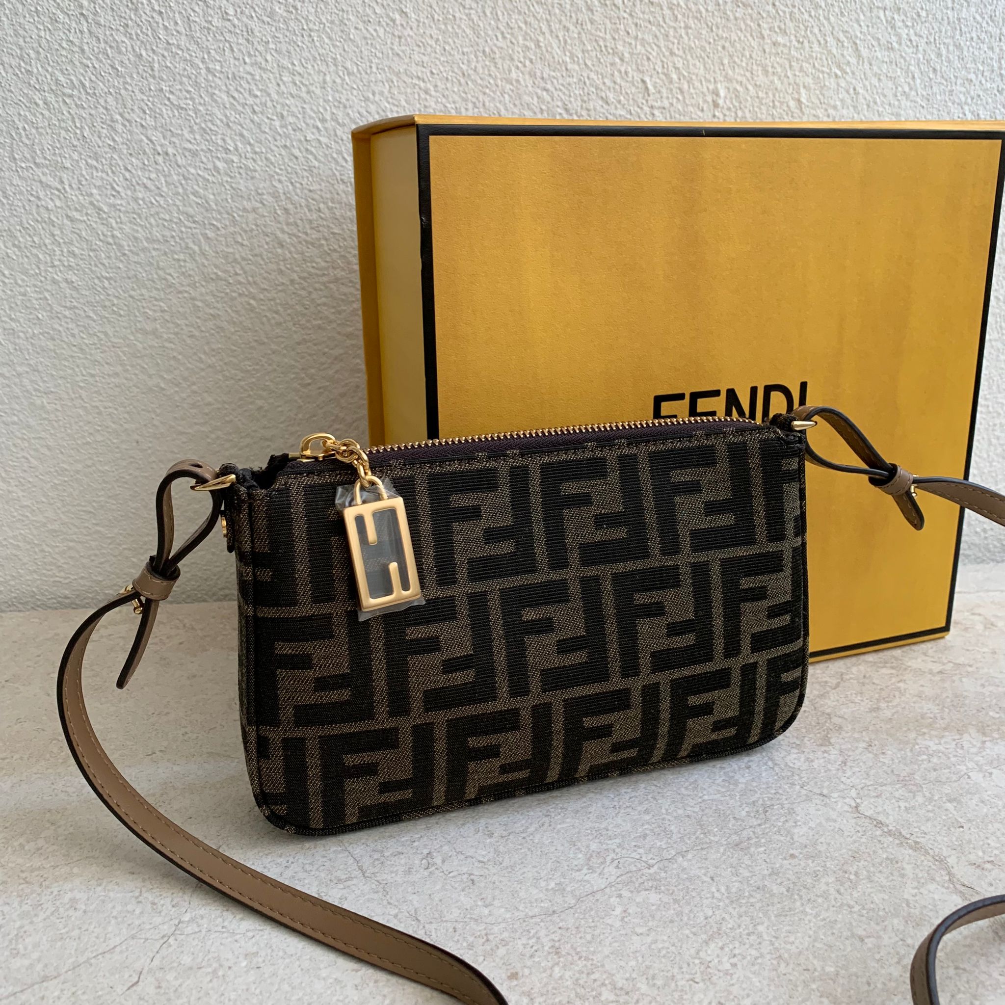 Fendi 老花麻將包
