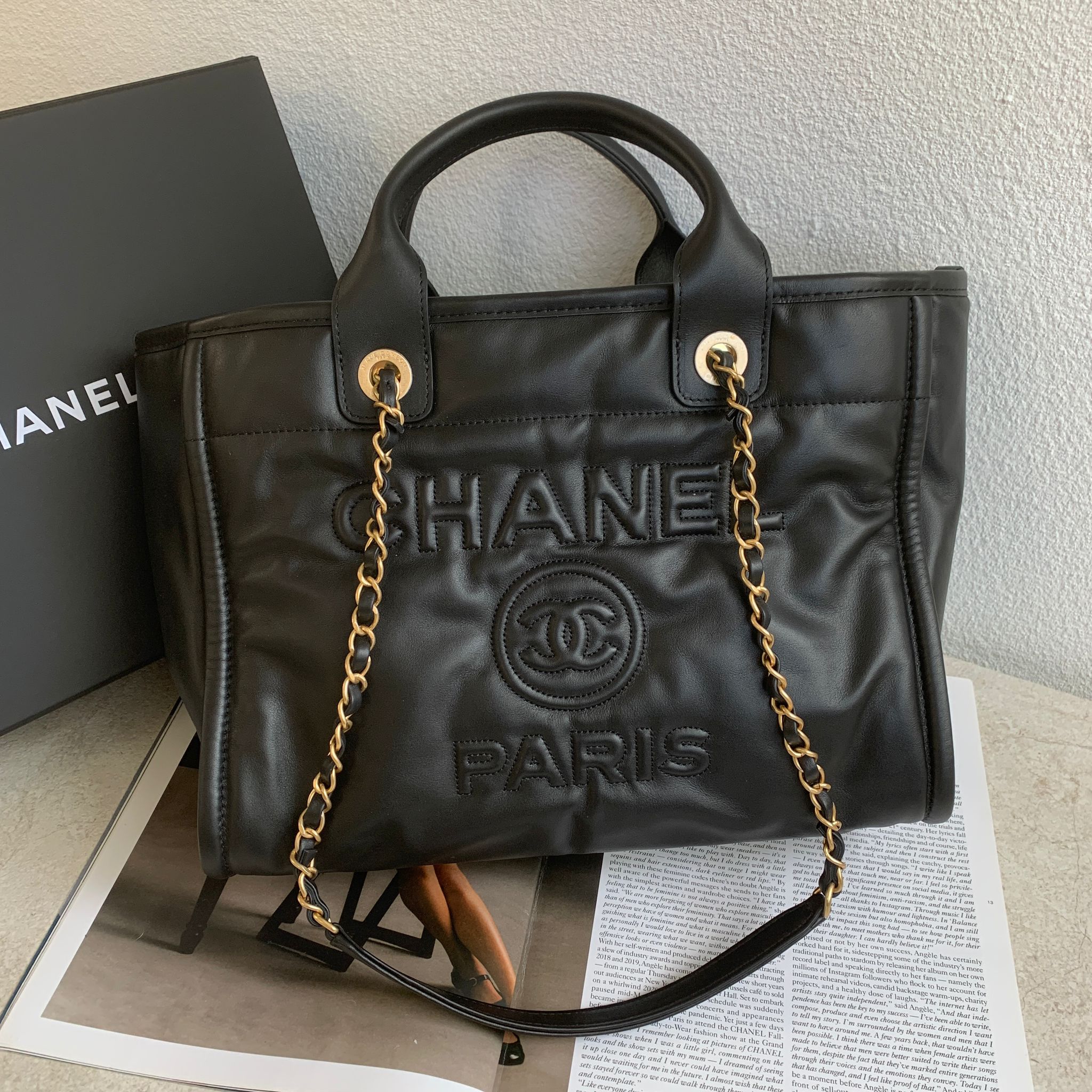 Chanel 黑色皮革沙灘包 小號