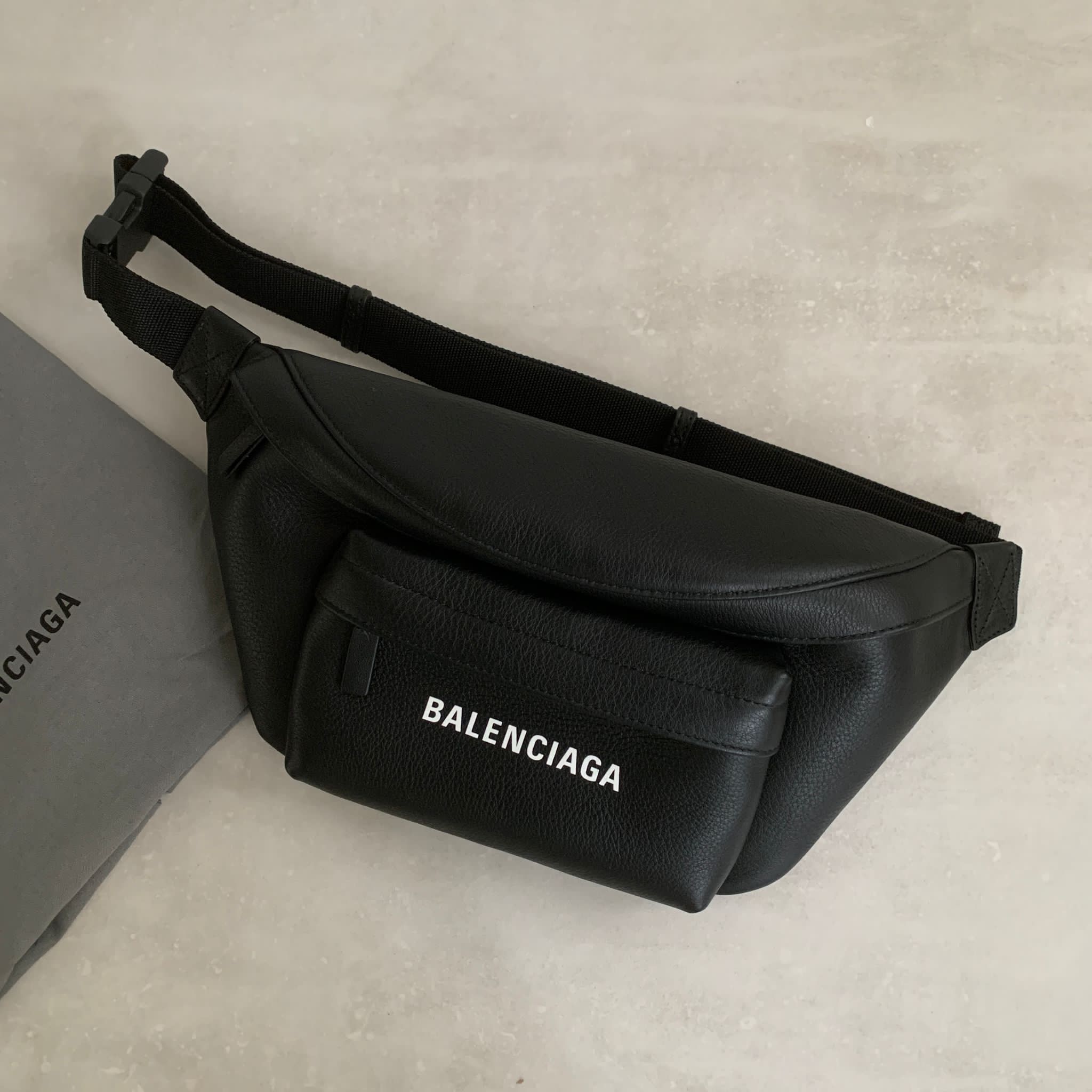 balenciaga 黑色腰包