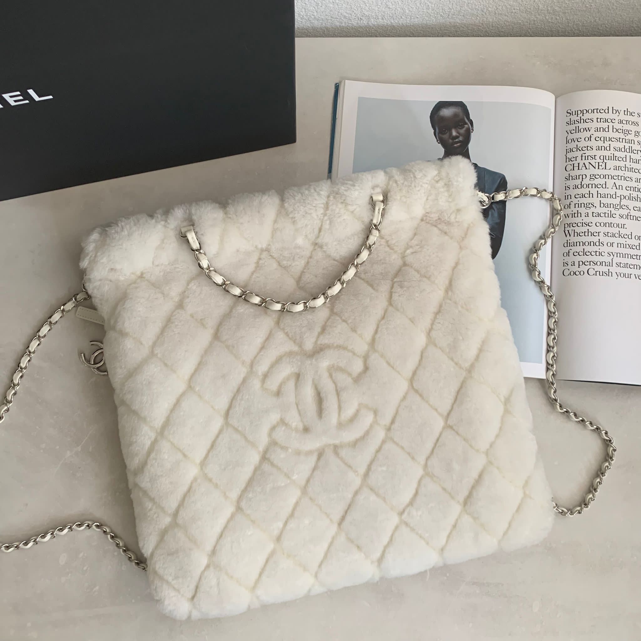 Chanel Coco Neige 白色毛毛後背包