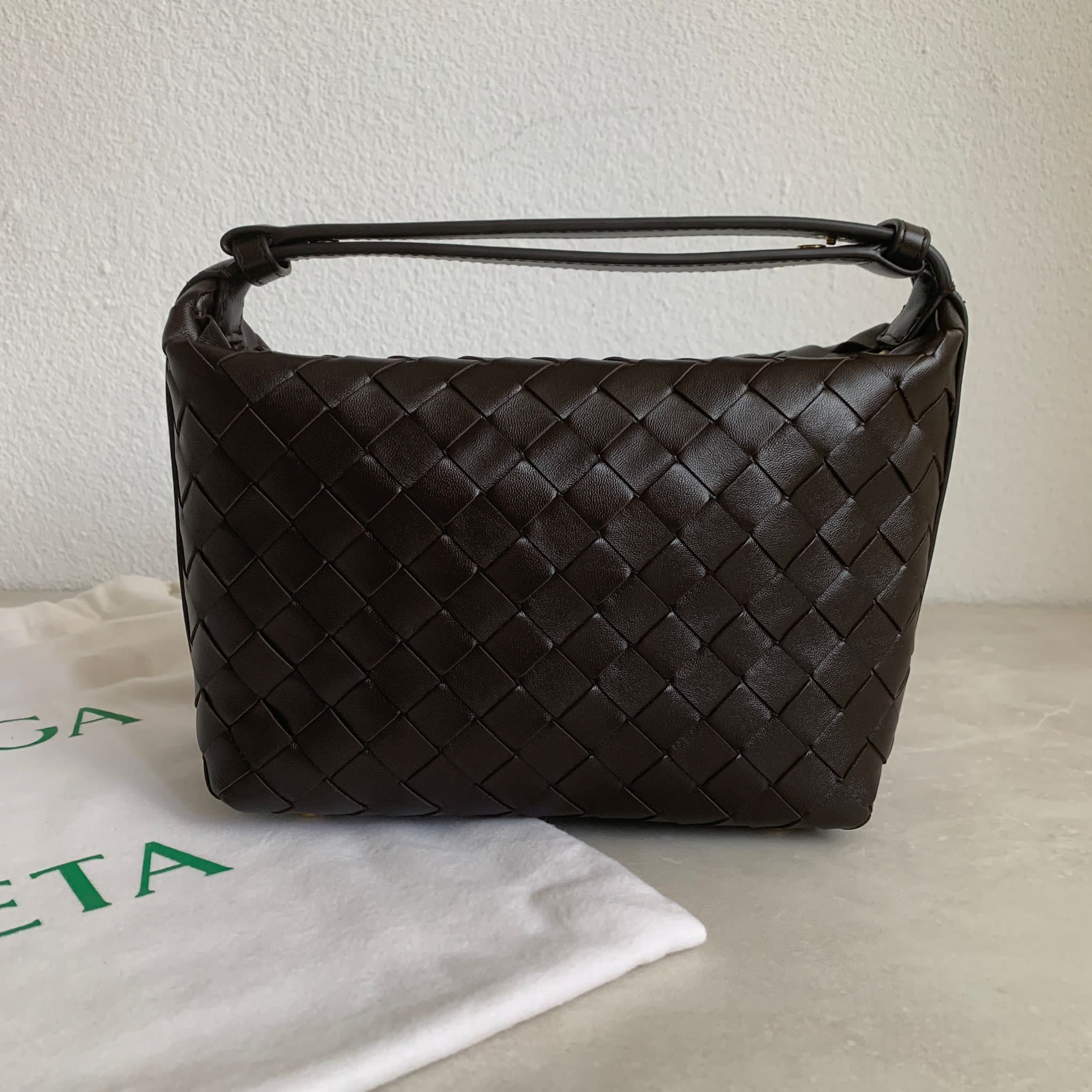 Bottega Veneta Mini Wallace 巧克力色飯盒包