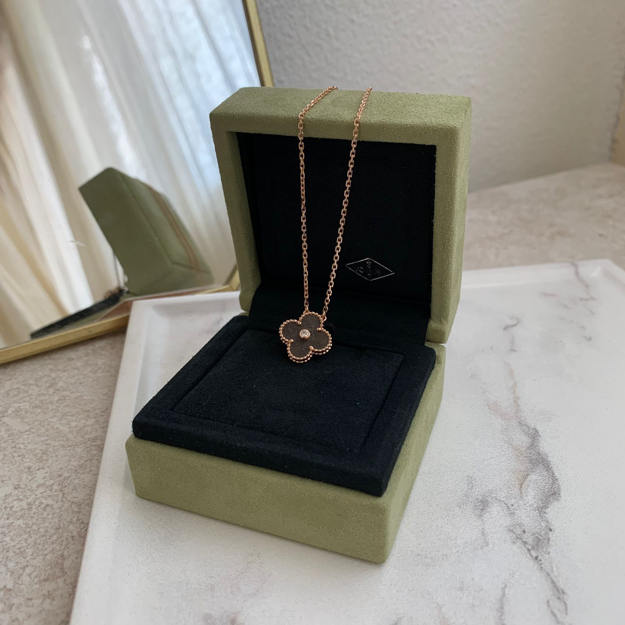 Van Cleef & Arpels 銀曜石項鍊