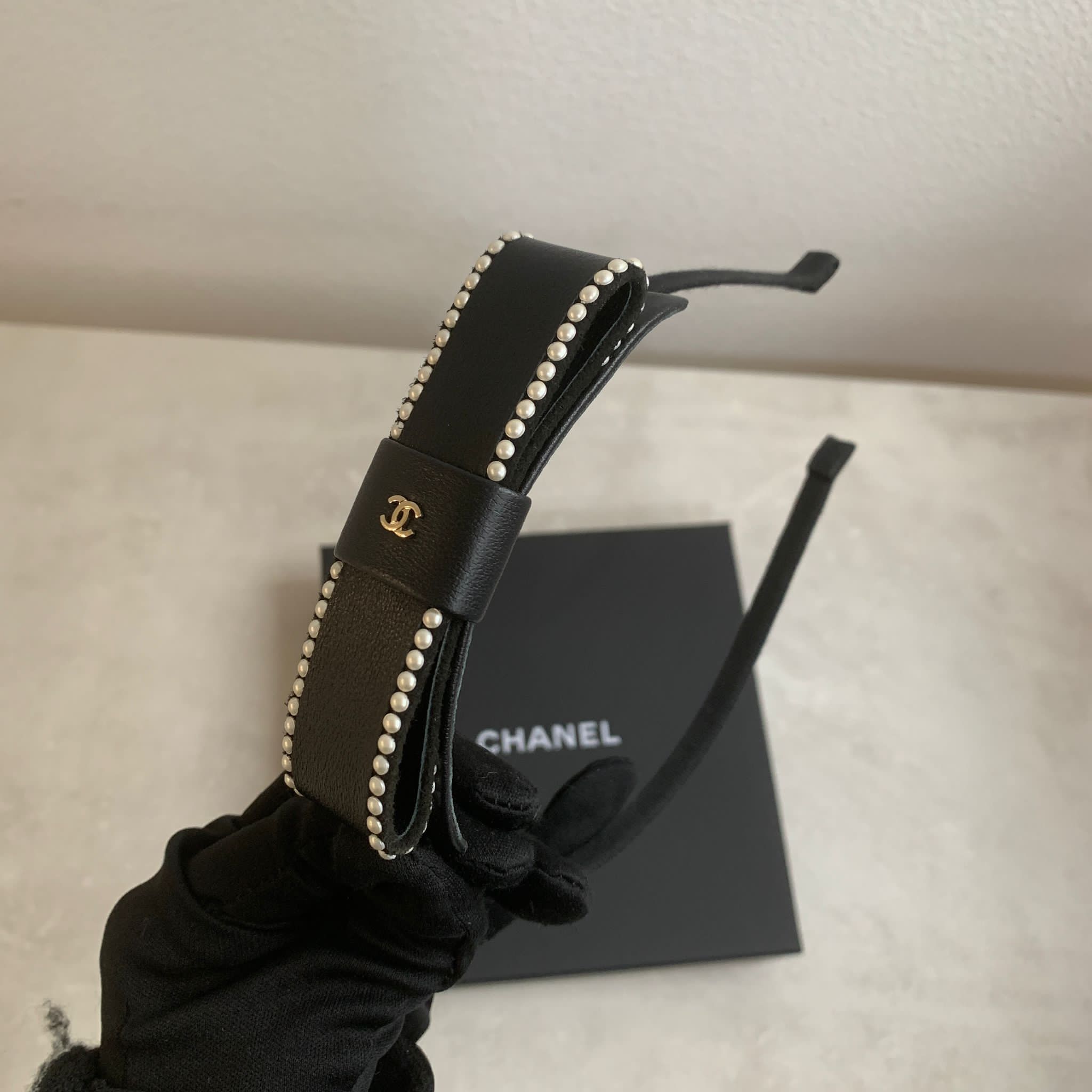 Chanel 23S 珍珠小羊皮蝴蝶結髮箍