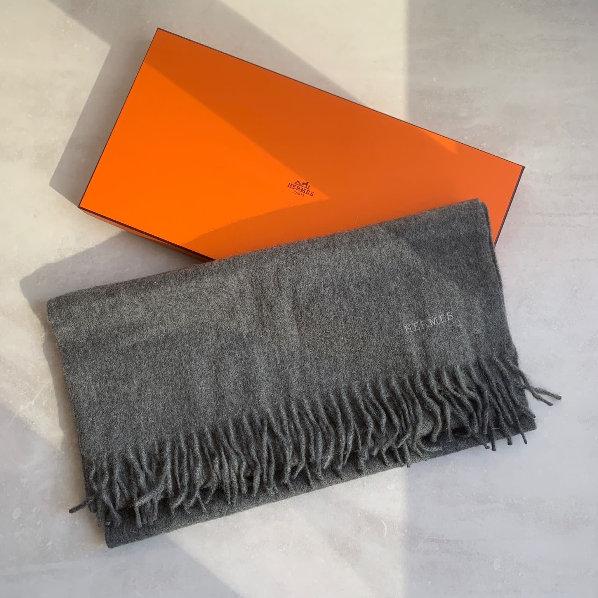 Hermès Unie Brodee 灰色圍巾