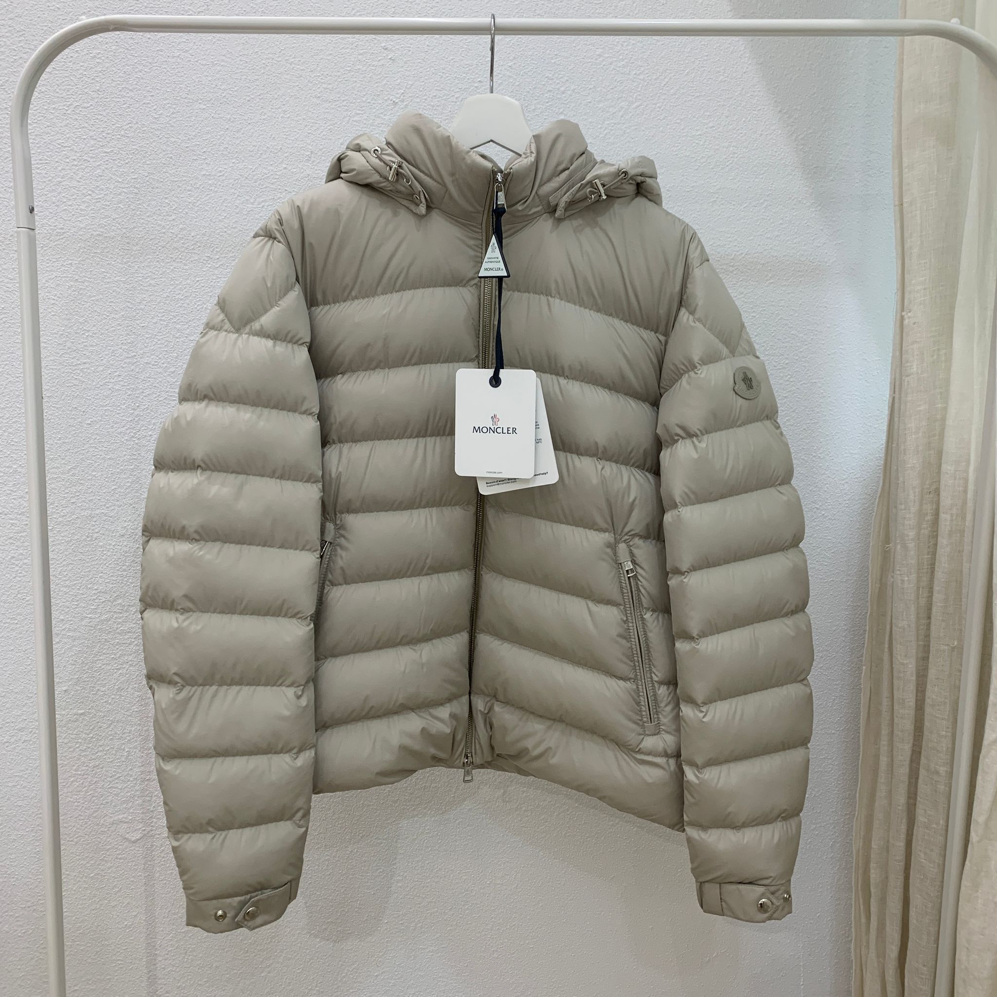 Moncler Arneb 男款羽絨外套 米色