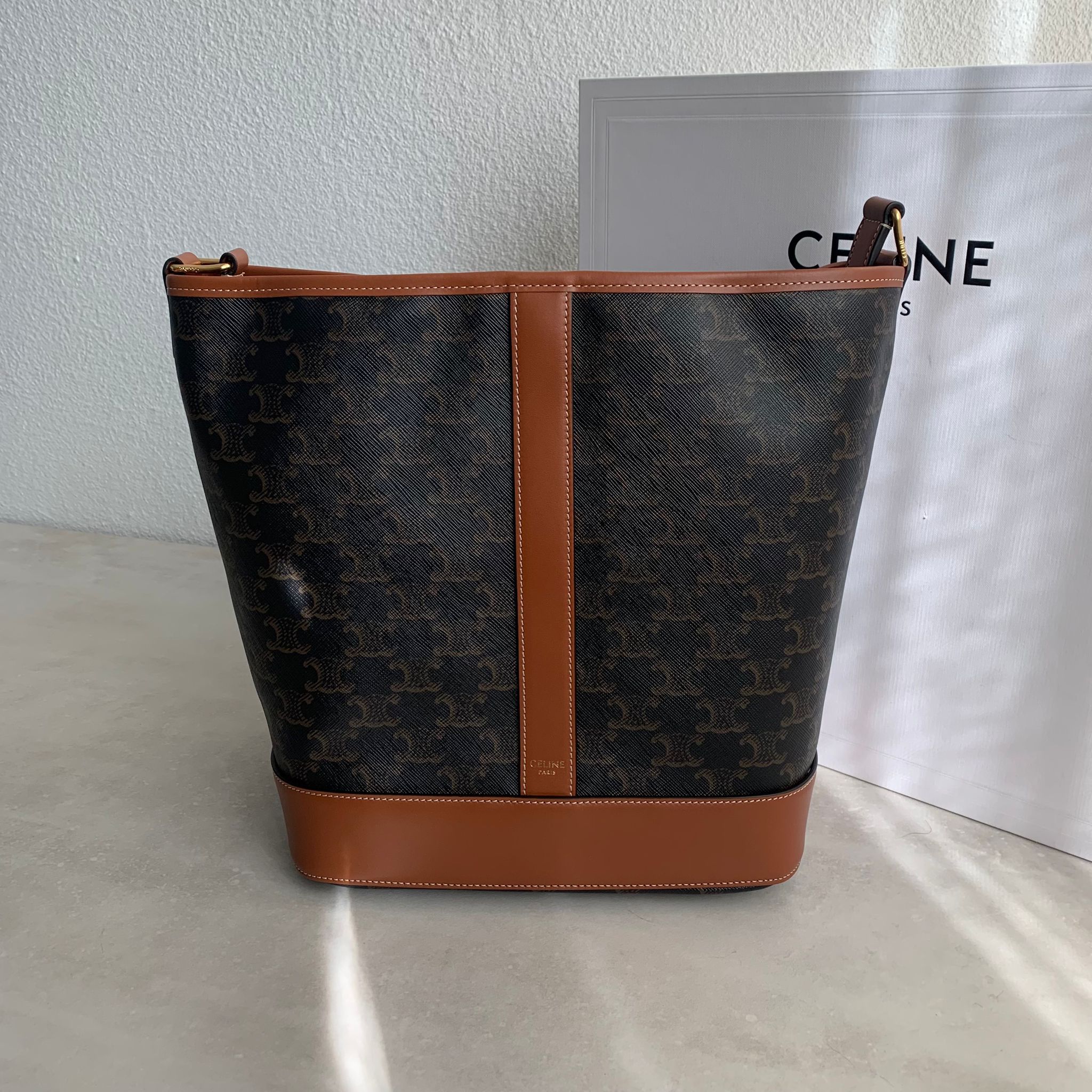 Celine 老花水桶包 中號