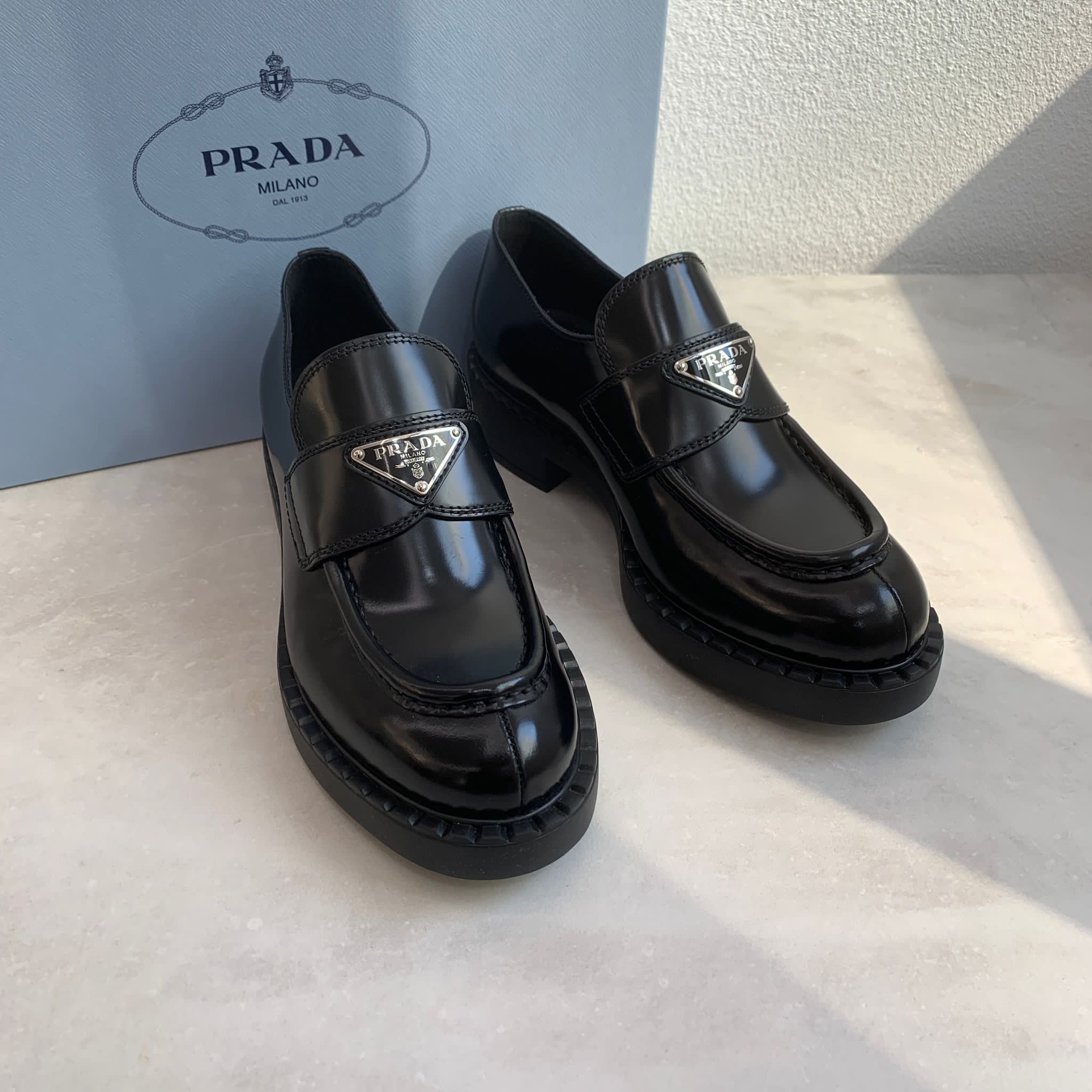 Prada 黑色樂福鞋 Prada 黑色樂福鞋