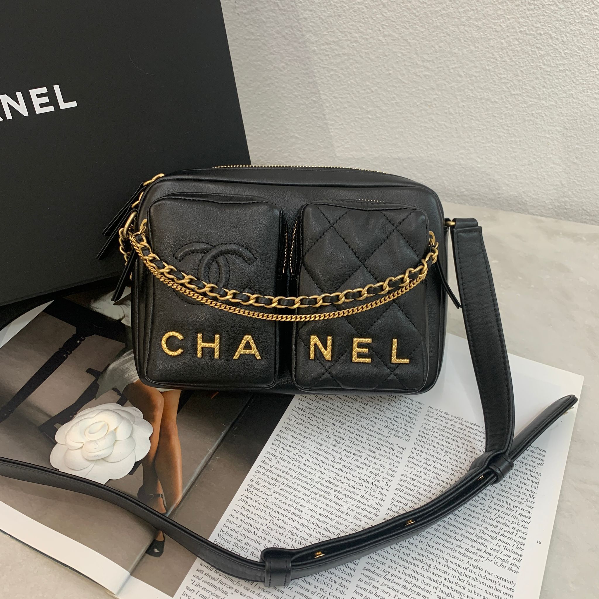 Chanel 雙口袋黑色鏈帶郵差包