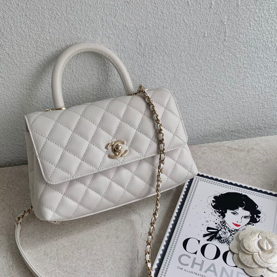 Chanel Flap Bag with Top Handle 白色金扣小號