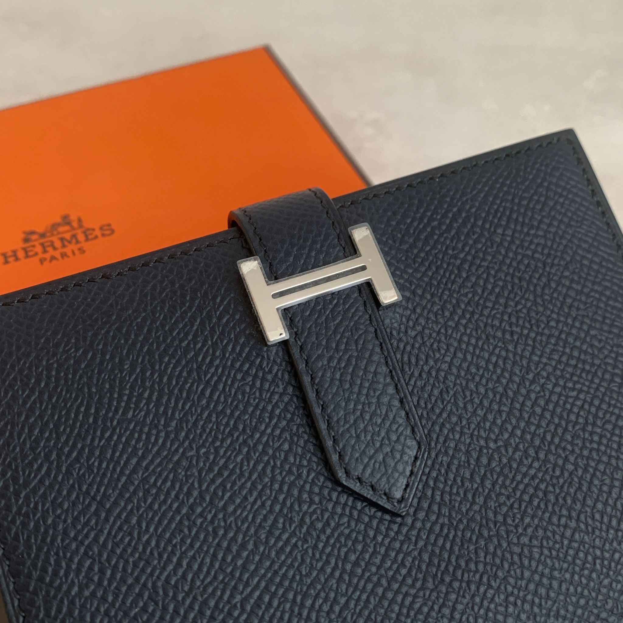 Hermès Bearn 藏藍銀扣