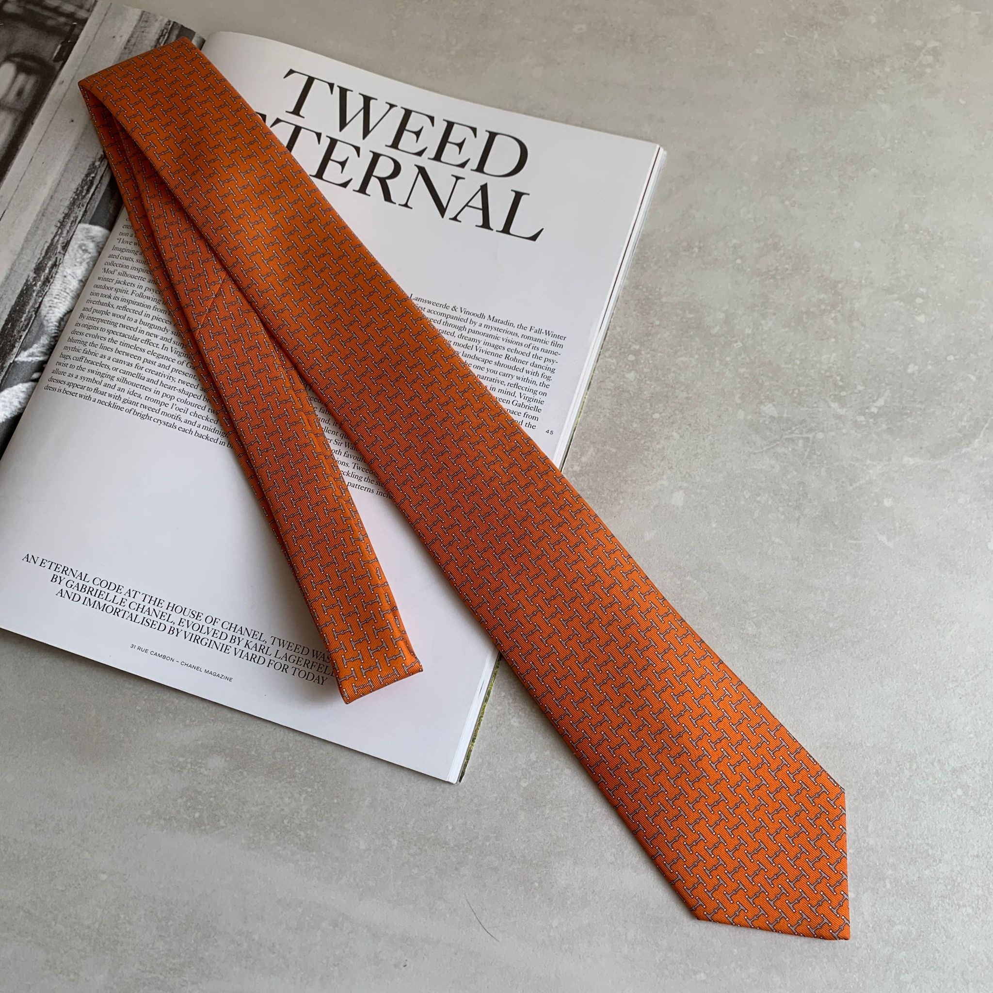 Hermès 橘色絲質領帶