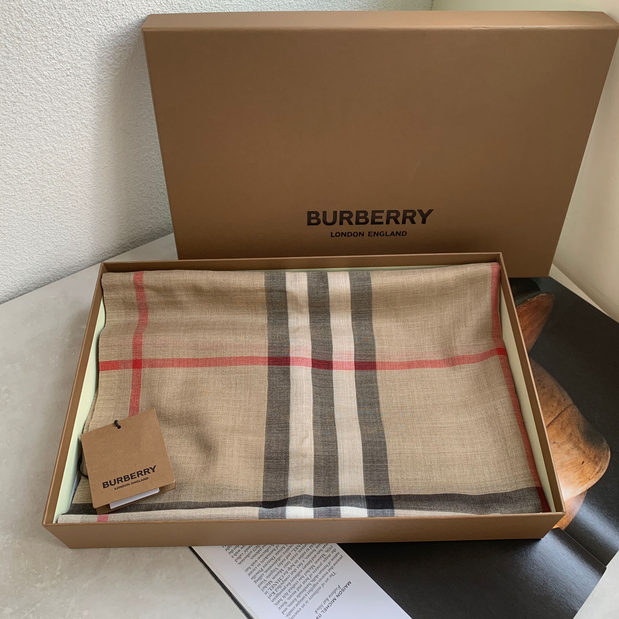 Burberry Check Wool Scarf 經典格紋羊毛混絲輕盈圍巾