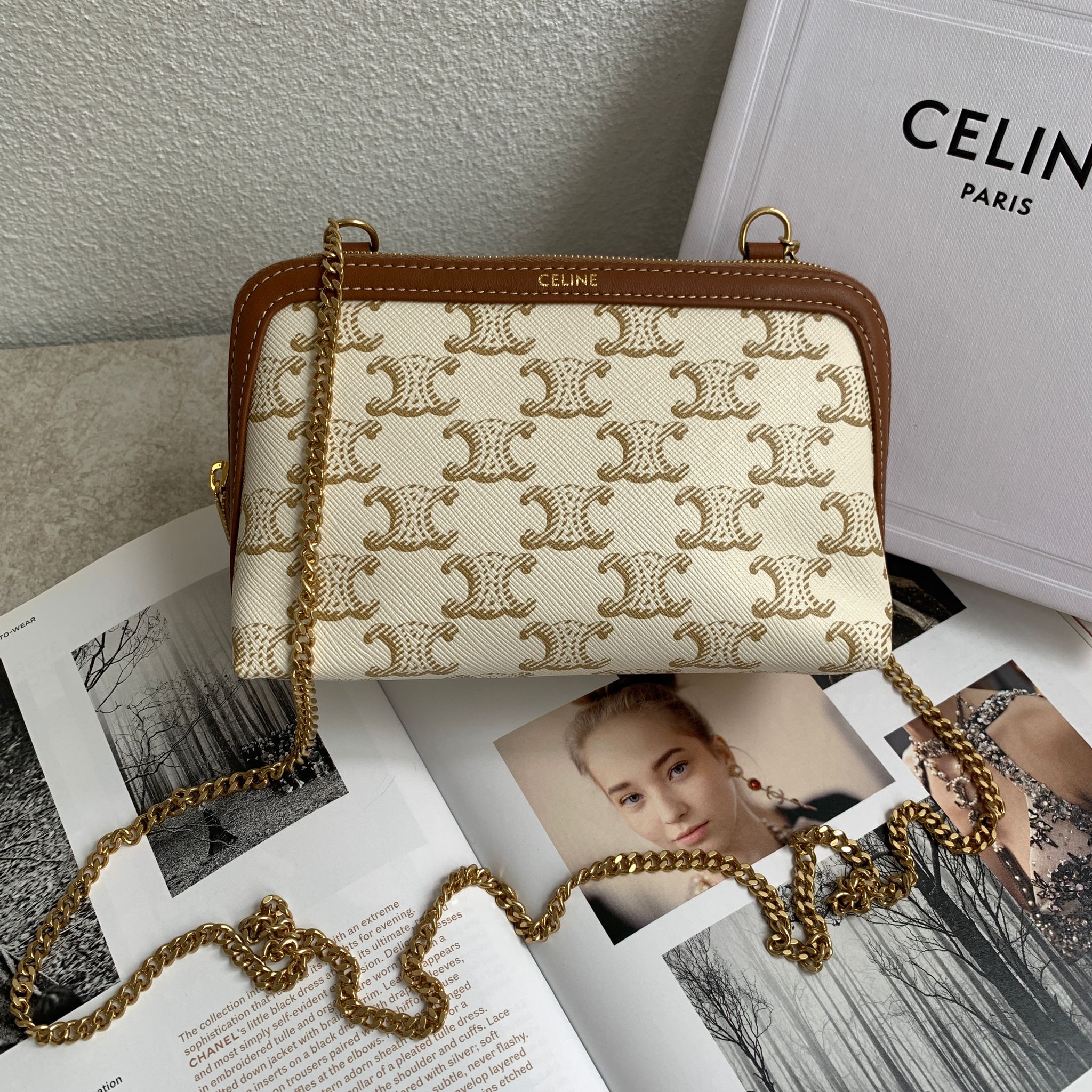 Celine Triomphe 米白帆布貝殼手提包 Celine Triomphe 米白帆布貝殼手提包