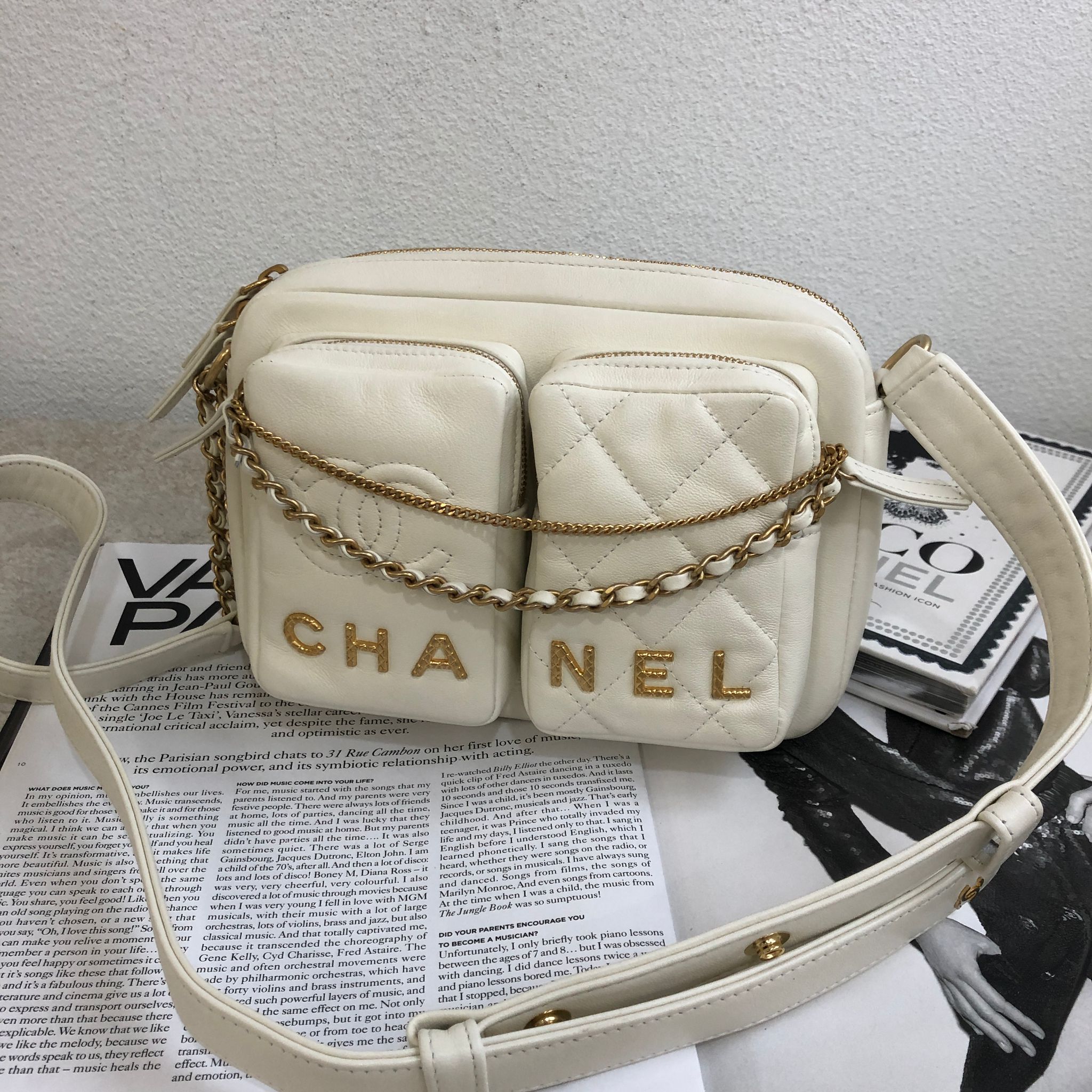 Chanel 白色牛皮相機包