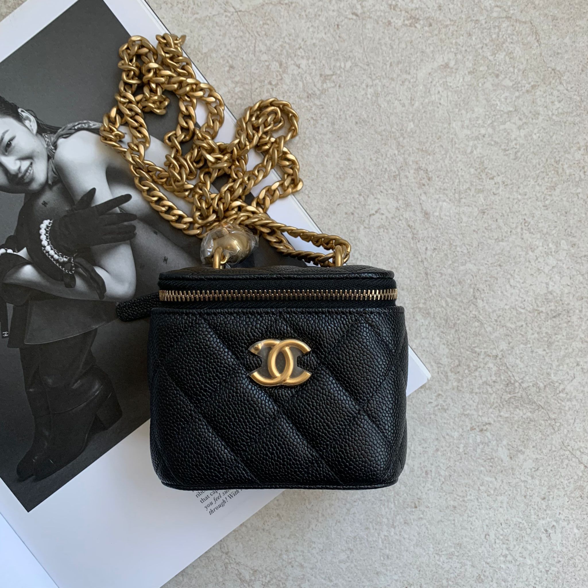 Chanel 23P 黑色荔枝皮愛心調節釦小方盒