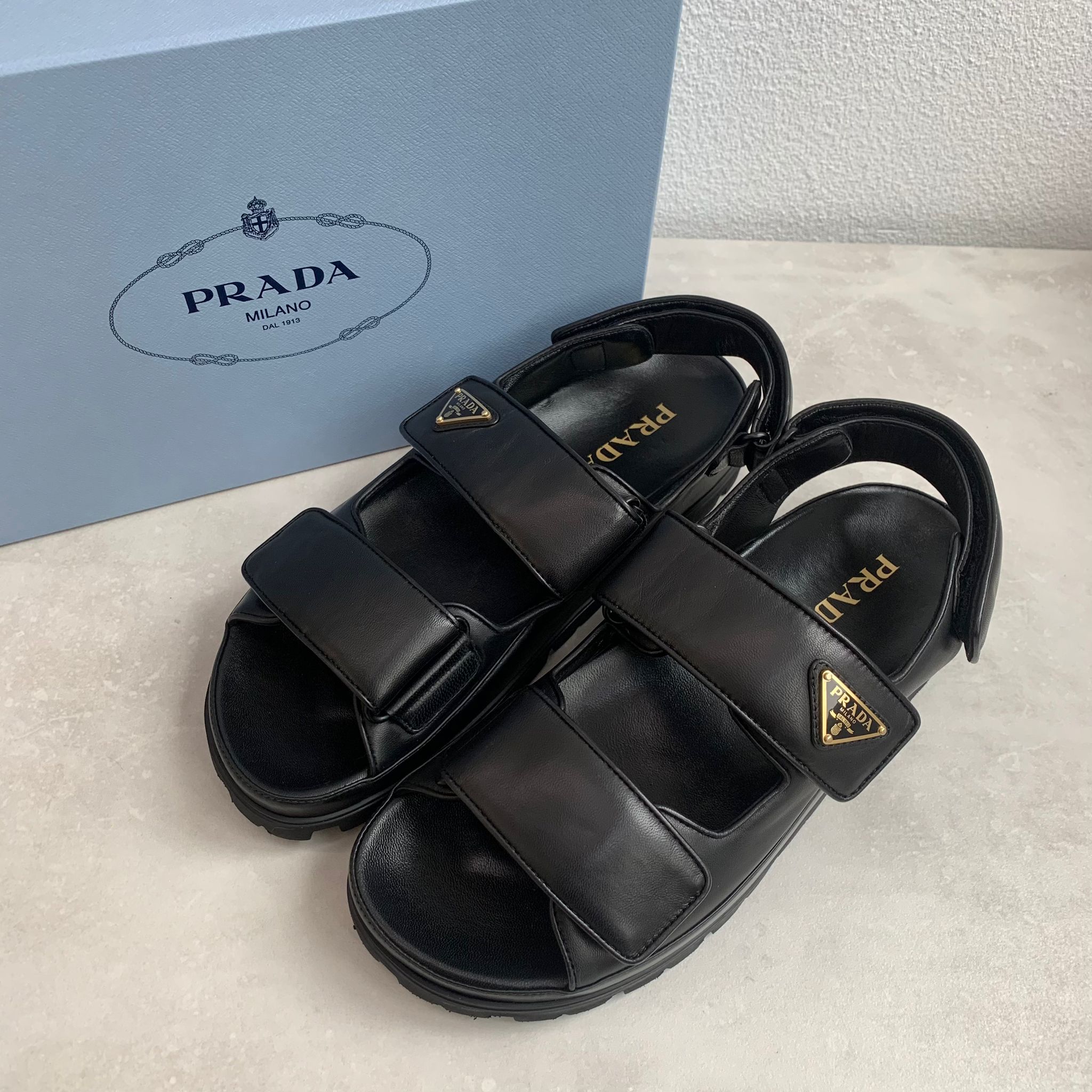 Prada Black Triangle Logo Leather Sandals魔鬼氈涼鞋