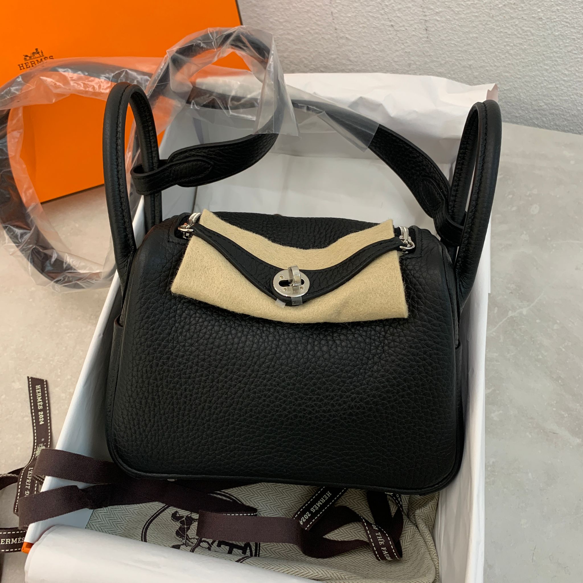 Hermès Mini Lindy二代黑色銀釦