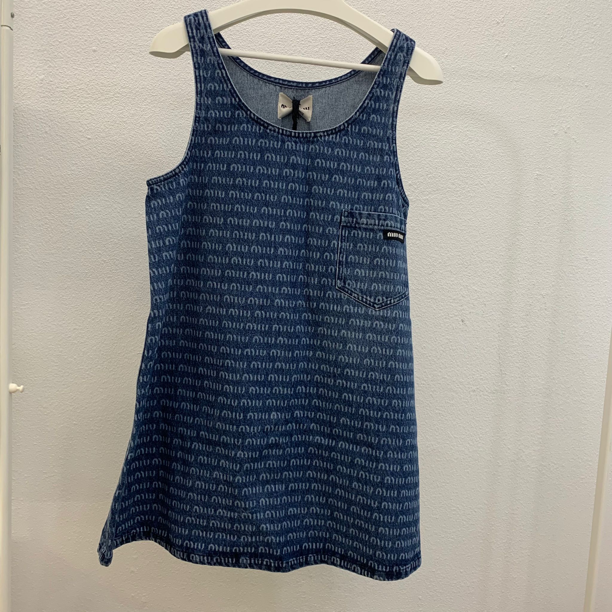 Miumiu 滿版Logo單寧連身背心裙