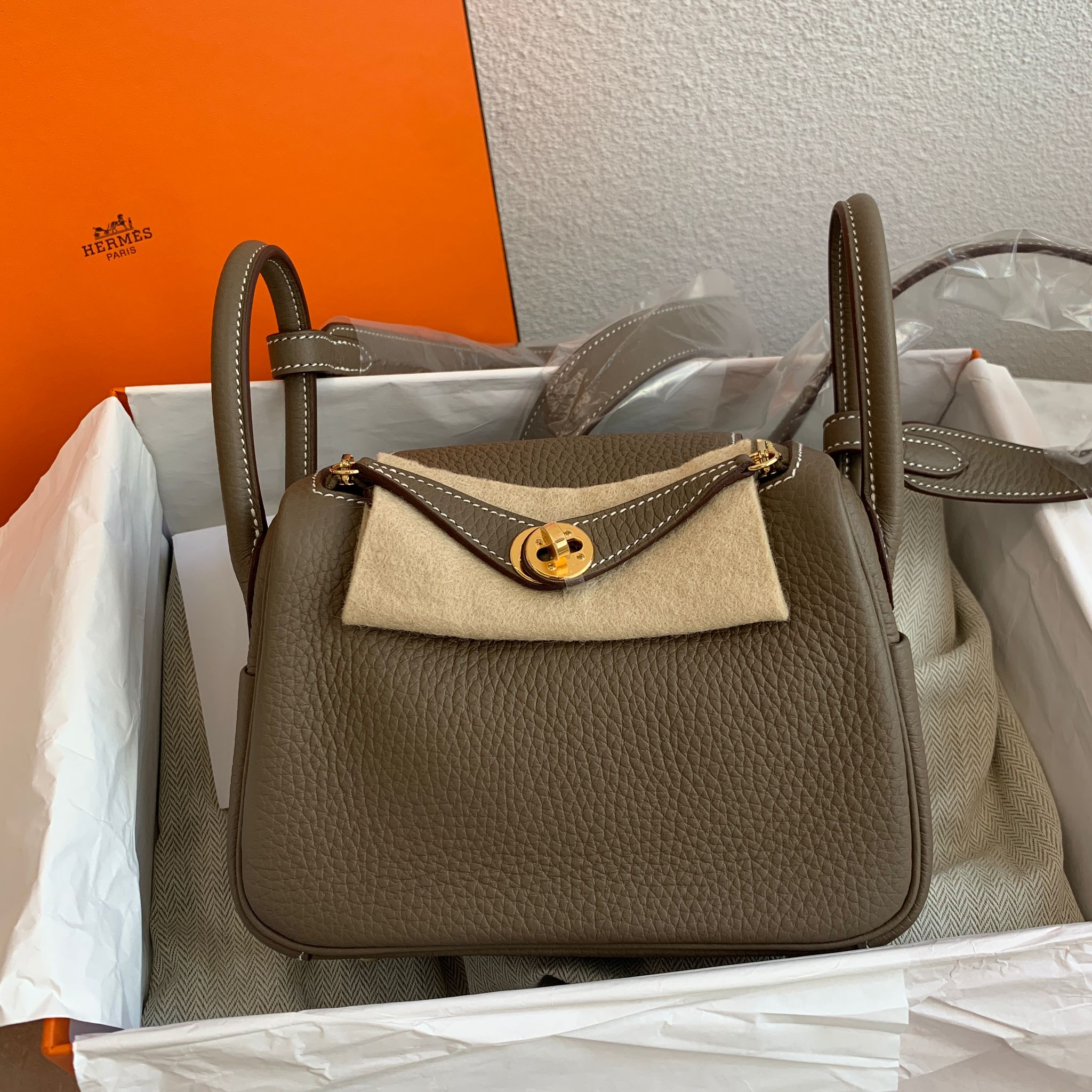 Hermès Mini Lindy 二代 大象灰金扣