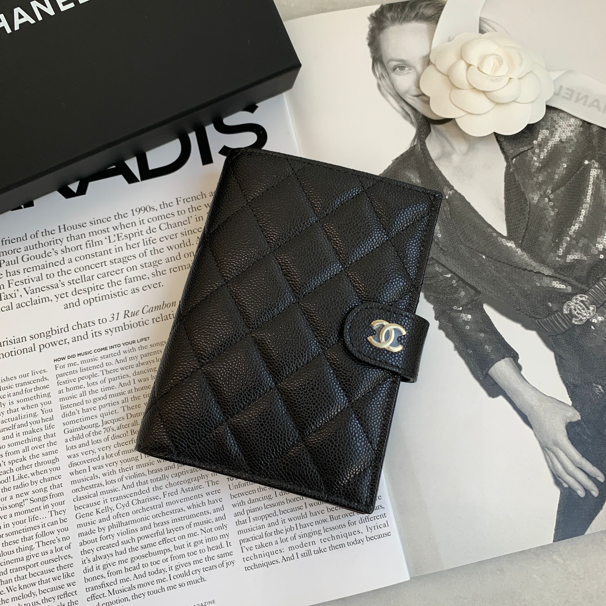 Chanel 24K 釦式護照夾荔枝金釦 Chanel 24K 釦式護照夾荔枝金釦