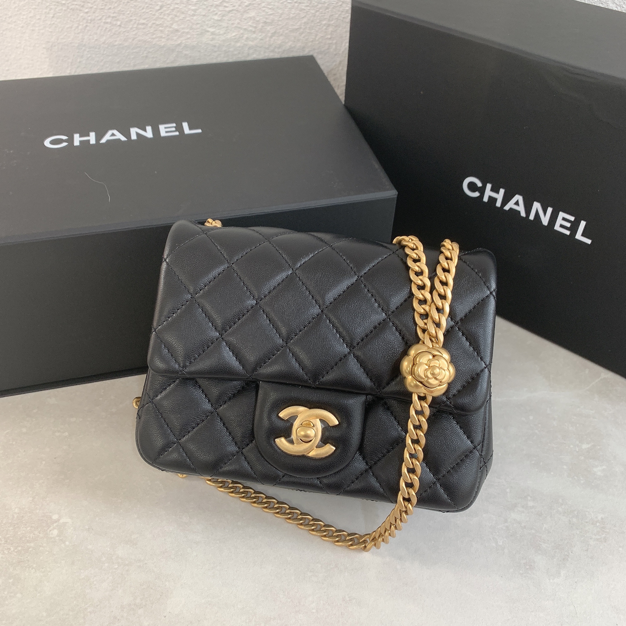 Chanel Mini Flap Bag 23S 山茶花調節釦方胖黑金釦- Findyourstyle 風格主義精品之家