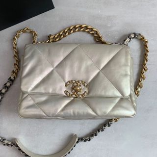 CHANEL 19 Handbag  白色珠光小號