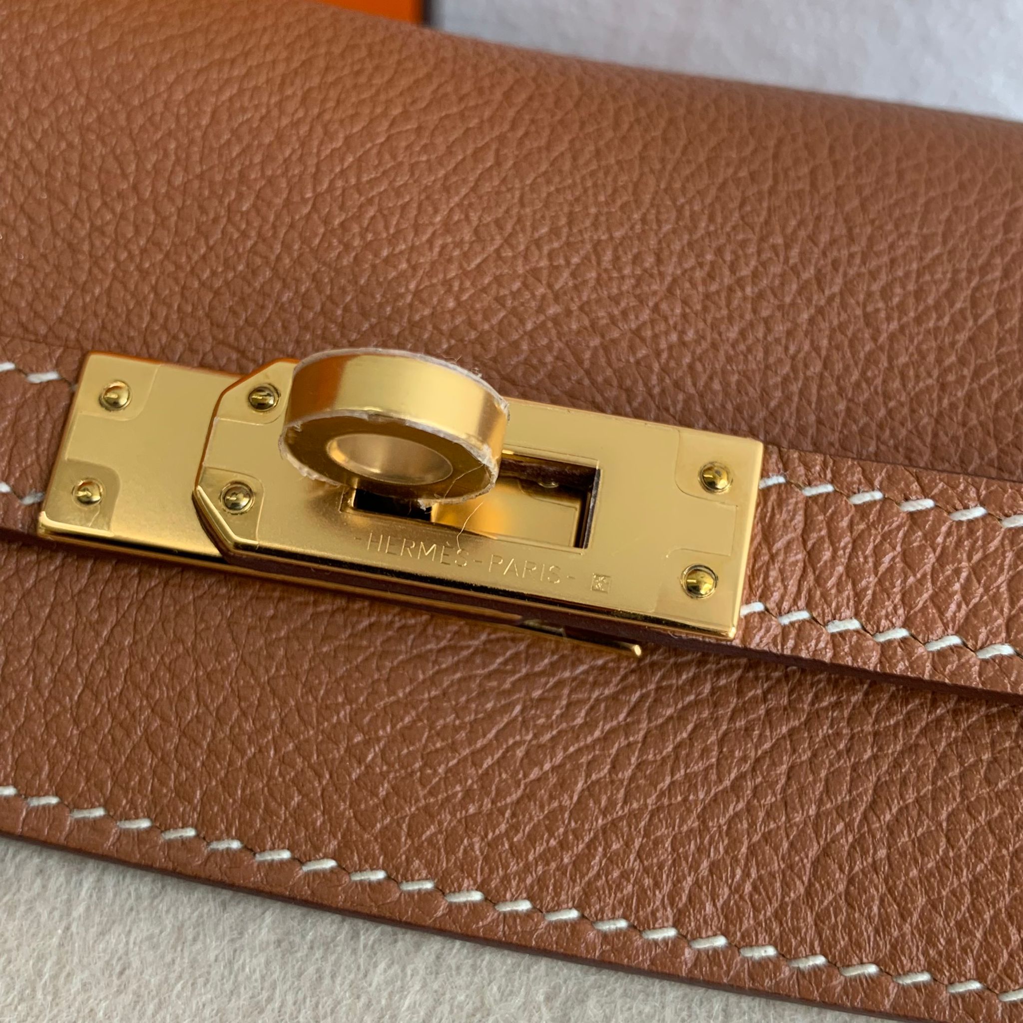 Hermès Kelly Danse 金棕金釦肩背包