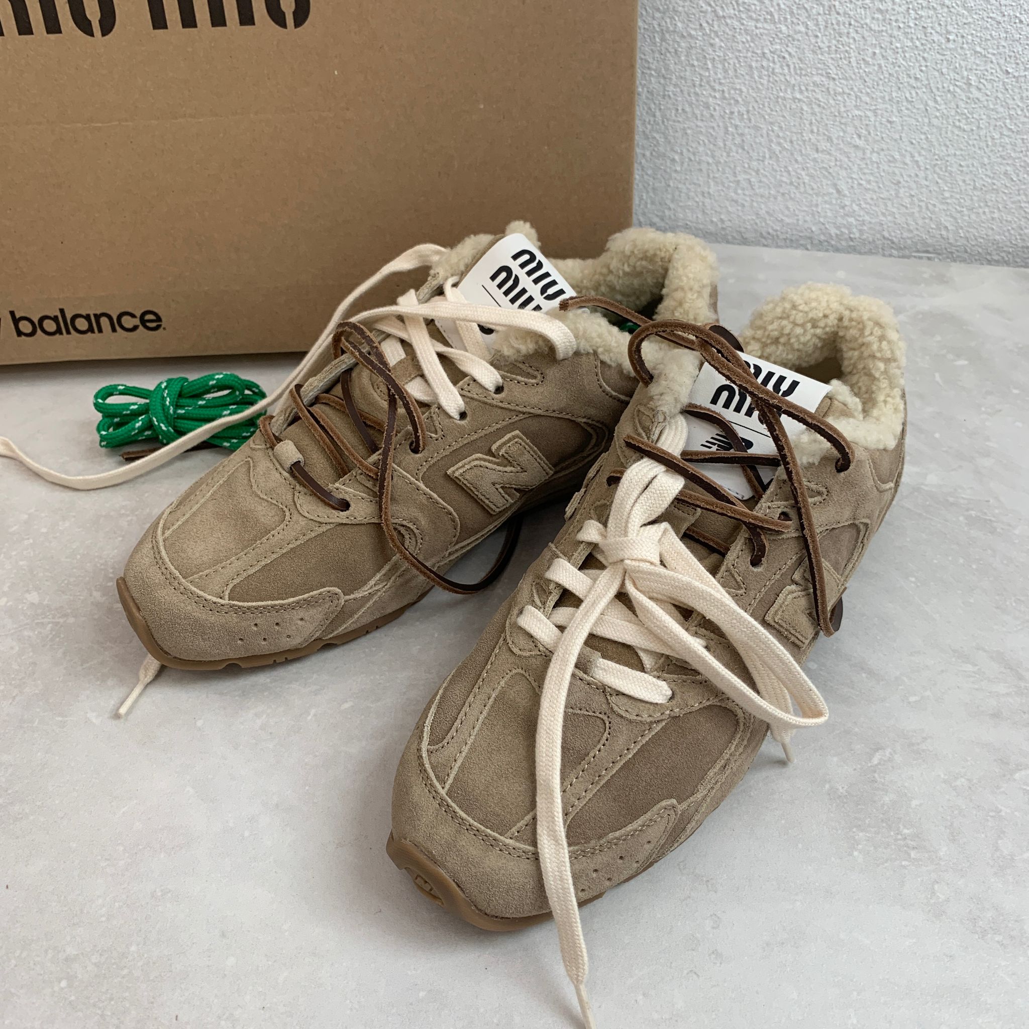 MIumiu X New Balance 毛毛聯名球鞋530SL咖啡色