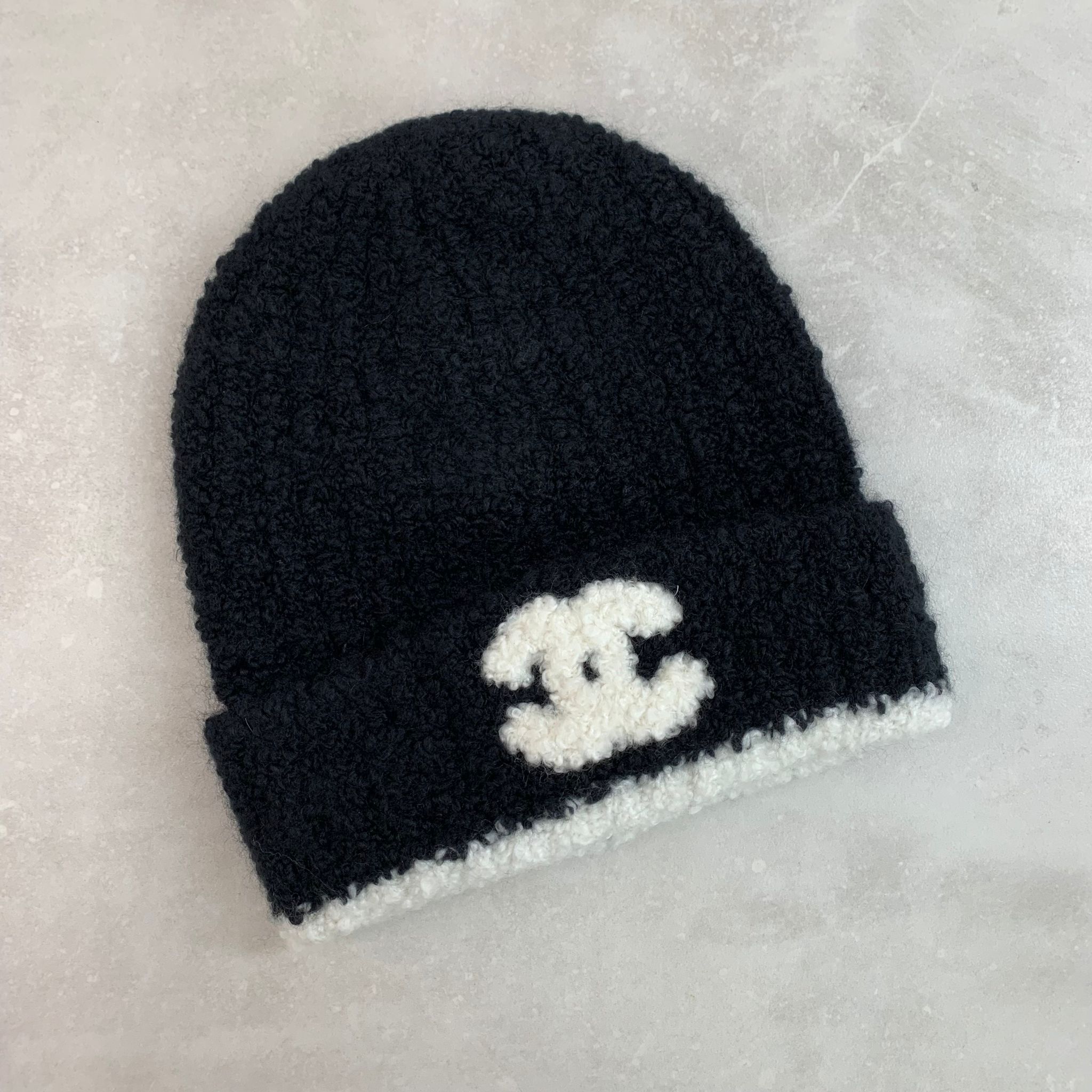 Chanel 23B 泰迪羊絨黑白毛帽