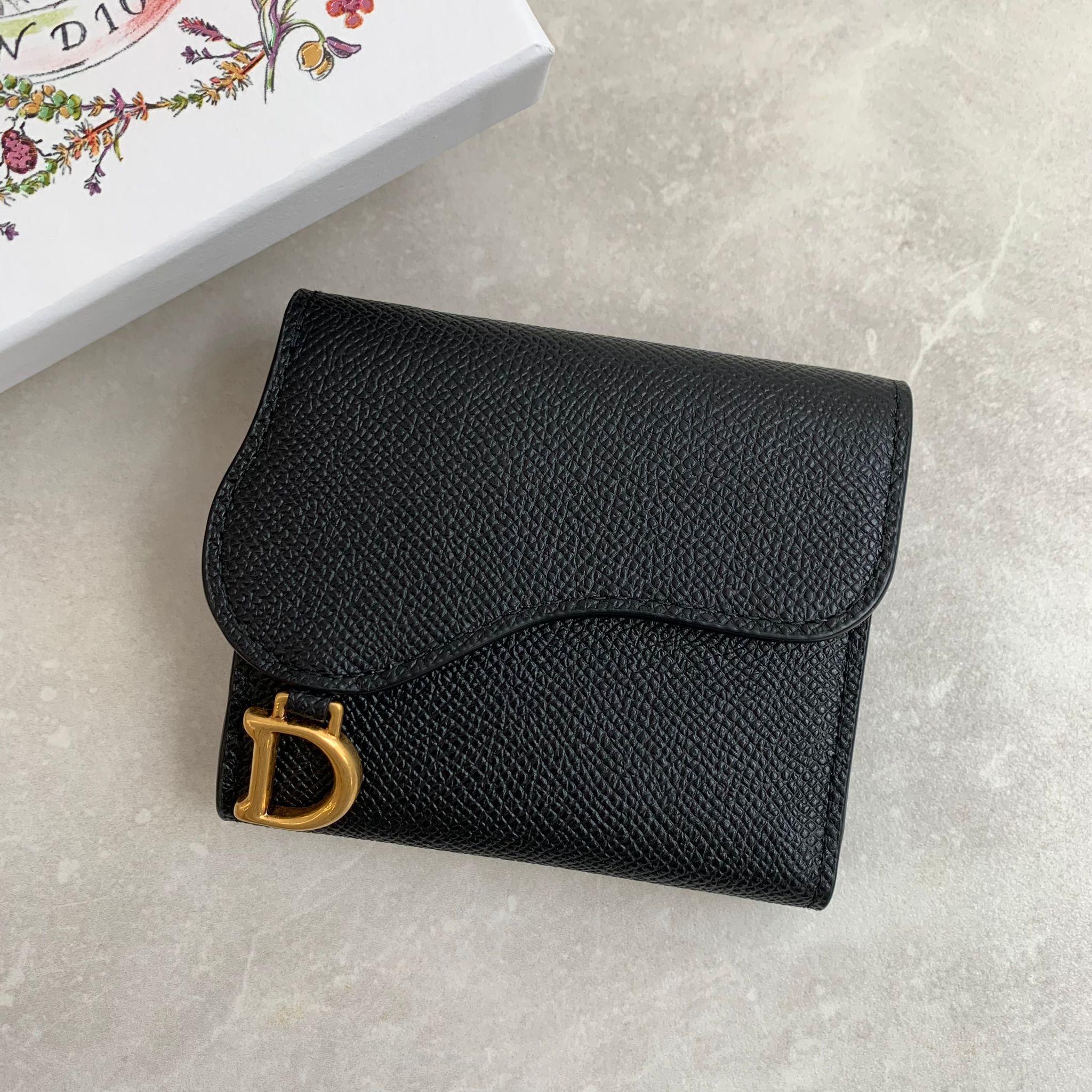 Dior Saddle Lotus 黑色馬鞍短夾