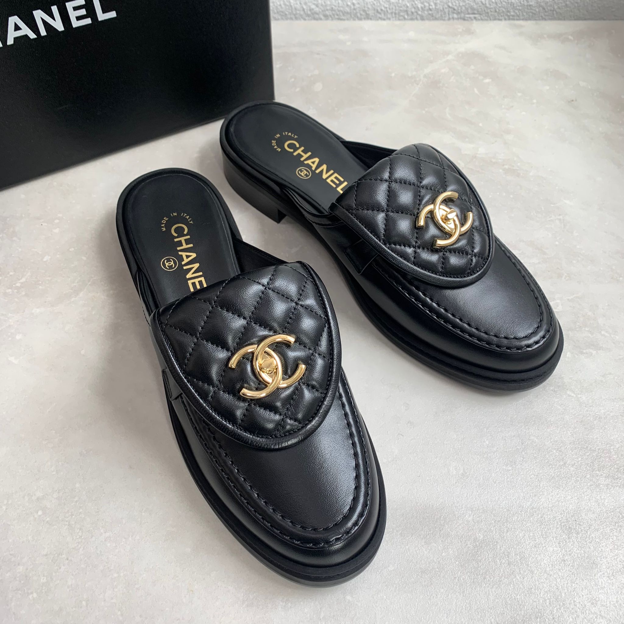 Chanel 25C 書包釦黑色拖鞋