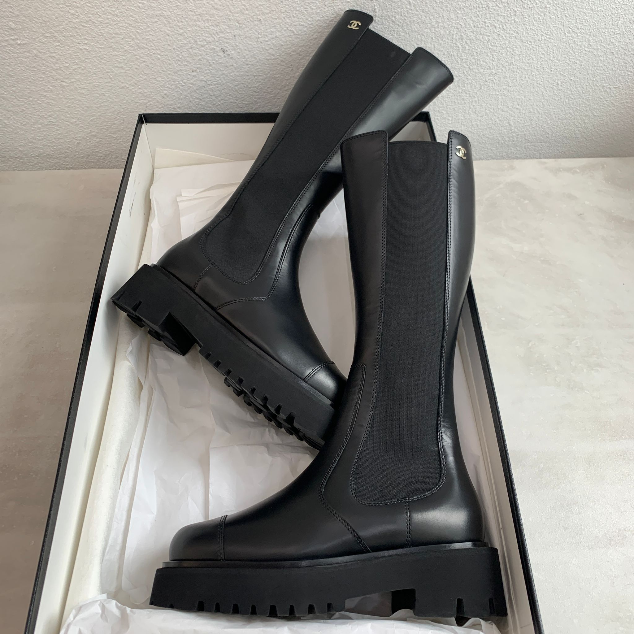 Chanel 24B 黑色長靴